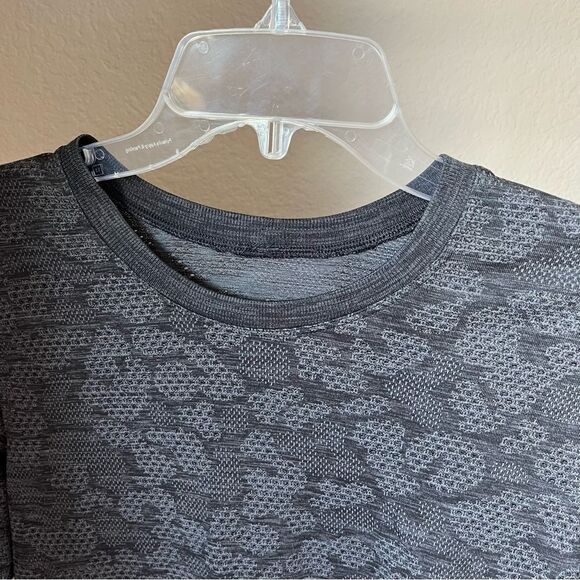 Lululemon Athletica Women's 4 Swiftly Tech Long Sleeve Workout Top - Picture 2 of 8